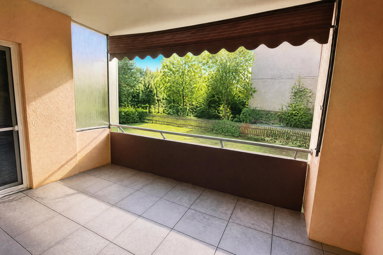 3 Zi.-90 m², EG, großer Balkon, separ. WC, Keller, Tiefgarage, s. ordentl. Haus